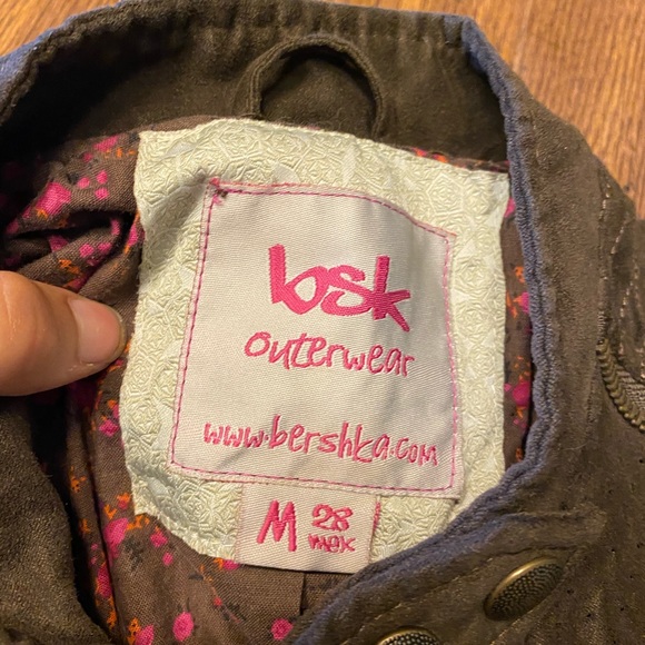 Cute zipper jacket woth floral inside! - Picture 5 of 9